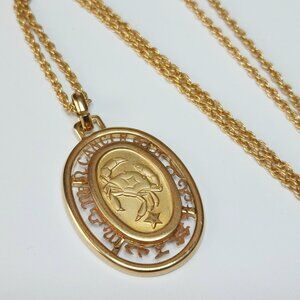 Vintage Caner Zodiac Sign Pendant Charm Gold Tone Chain Necklace Oval